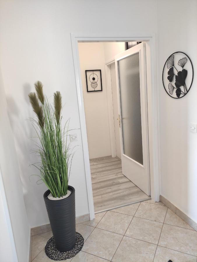 Apartman Iris S Terasom Rijeka Exteriör bild