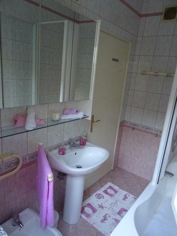 Apartman Iris S Terasom Rijeka Exteriör bild
