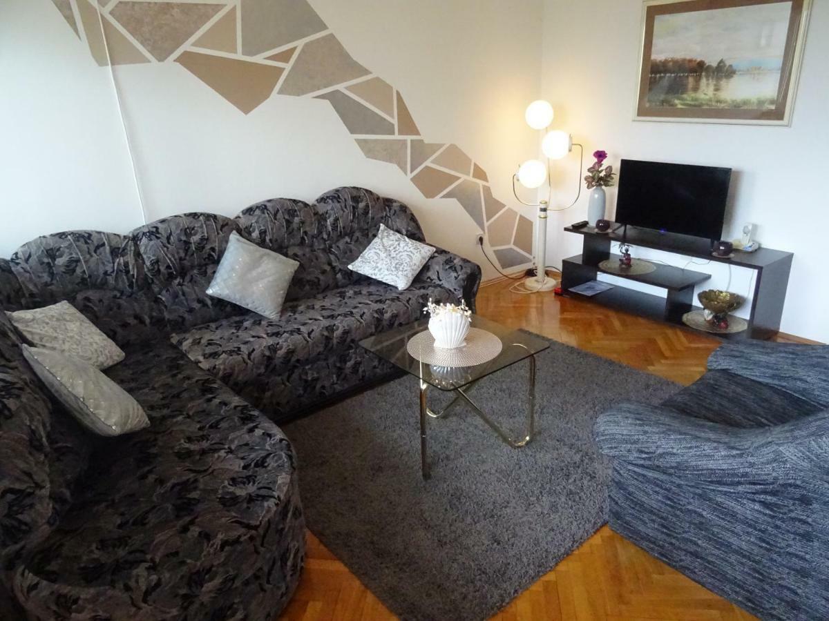 Apartman Iris S Terasom Rijeka Exteriör bild