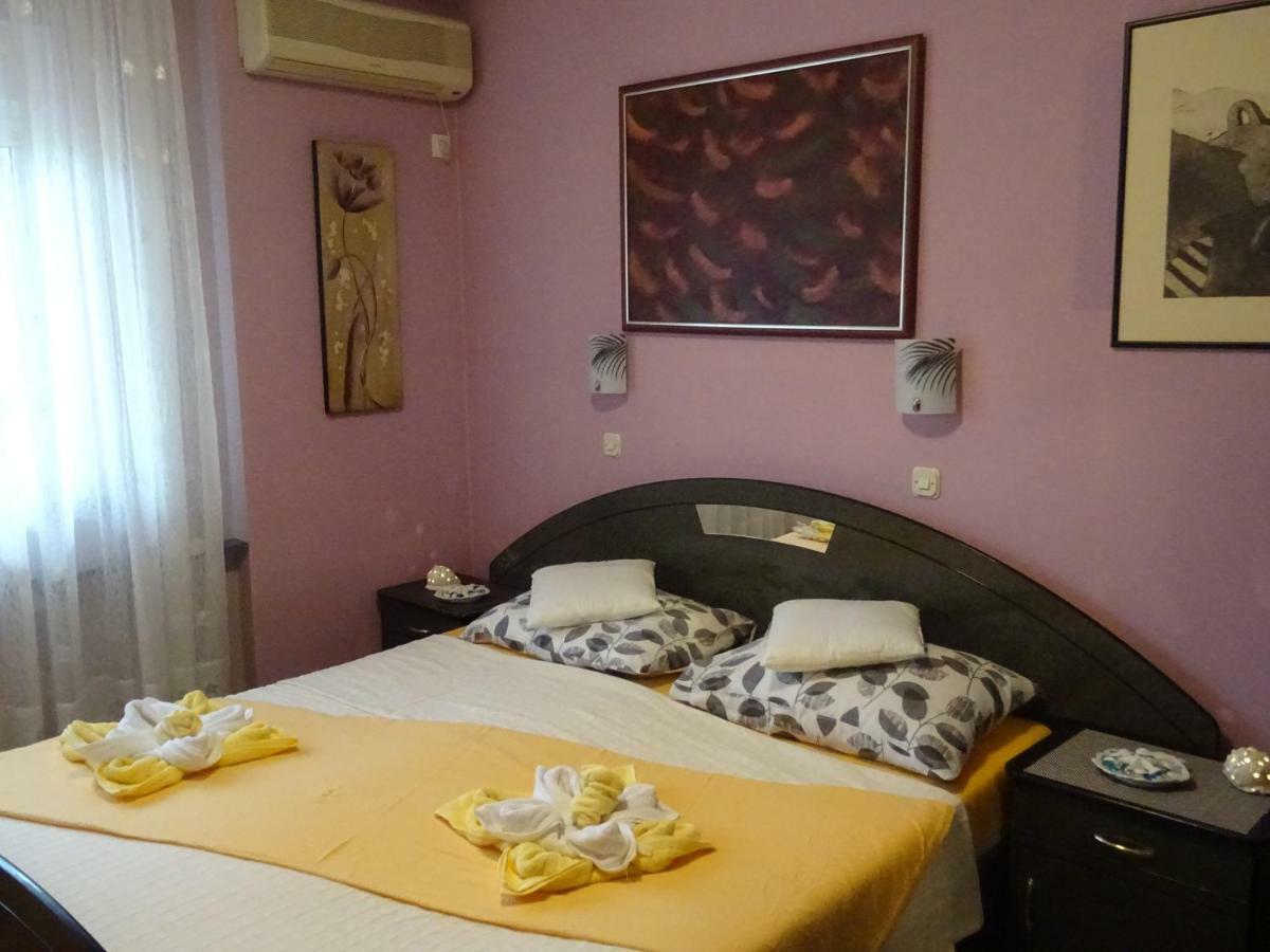 Apartman Iris S Terasom Rijeka Exteriör bild